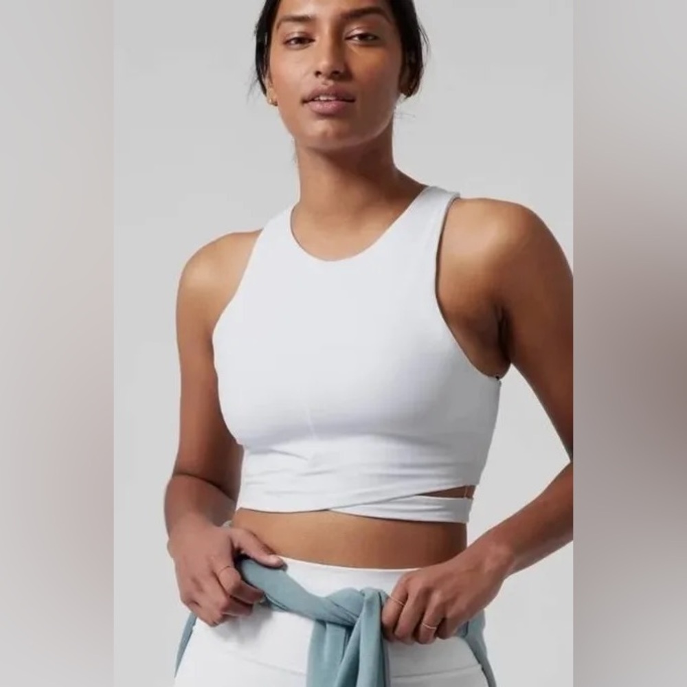 ATHLETA Conscious Crop Cut Out D/DD